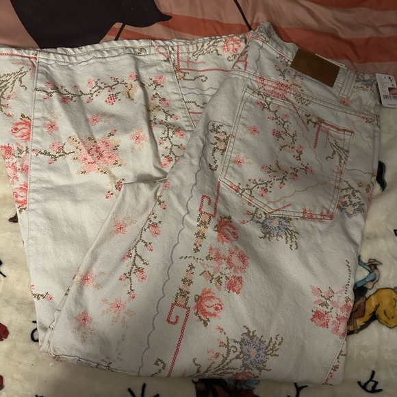 We The Free Floral Wide Leg Jeans - White and Pink - Picture 5 of 9